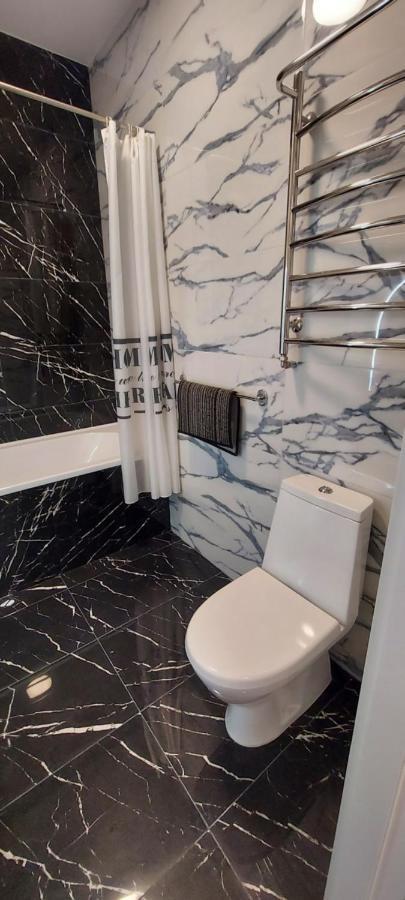 1 Bedroom On B. Khmelnytskogho - Centre *