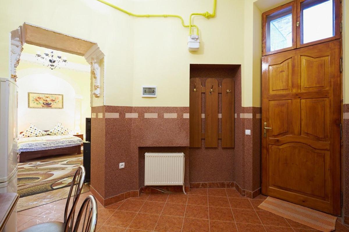 شقة 1 Bedroom On B. Khmelnytskogho - Centre