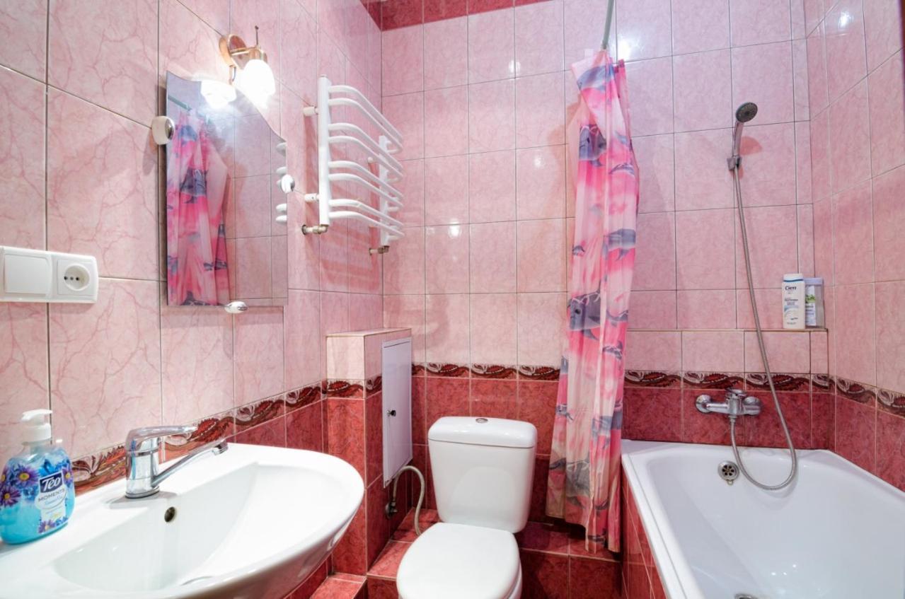 1 Bedroom On B. Khmelnytskogho - Centre *