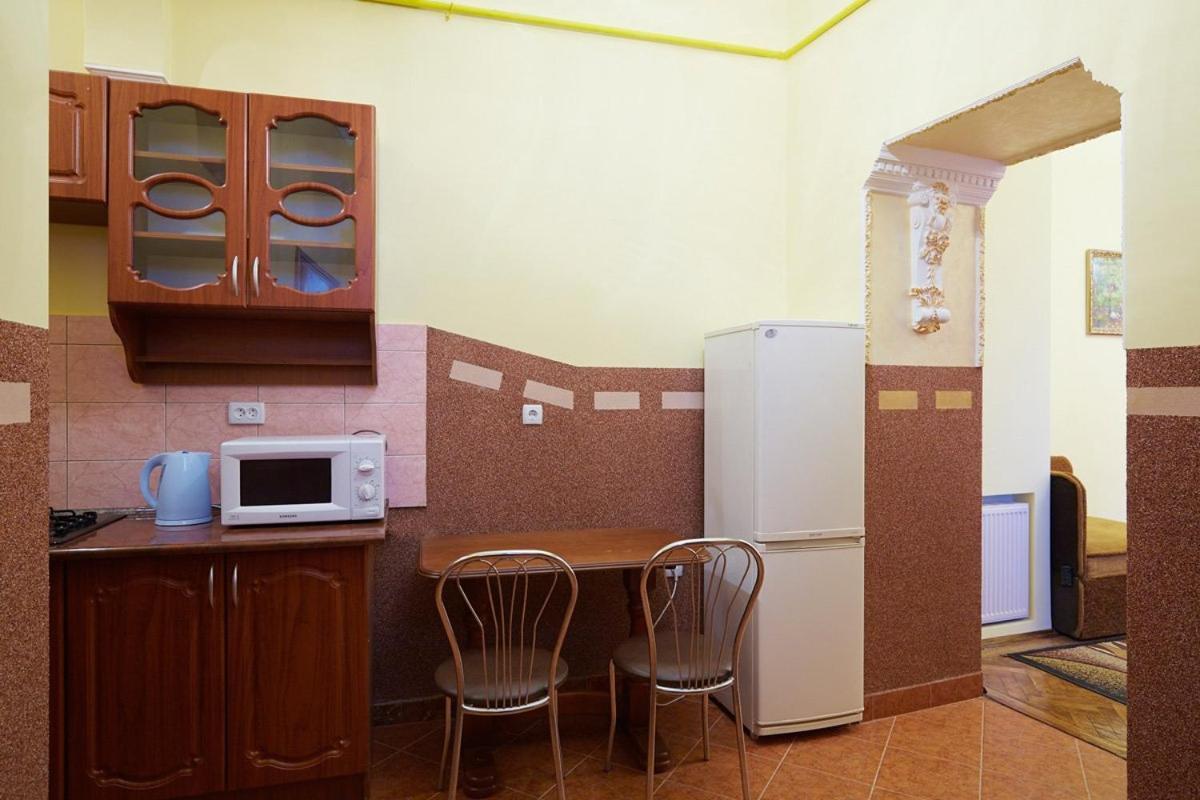 1 Bedroom On B. Khmelnytskogho - Centre شقة